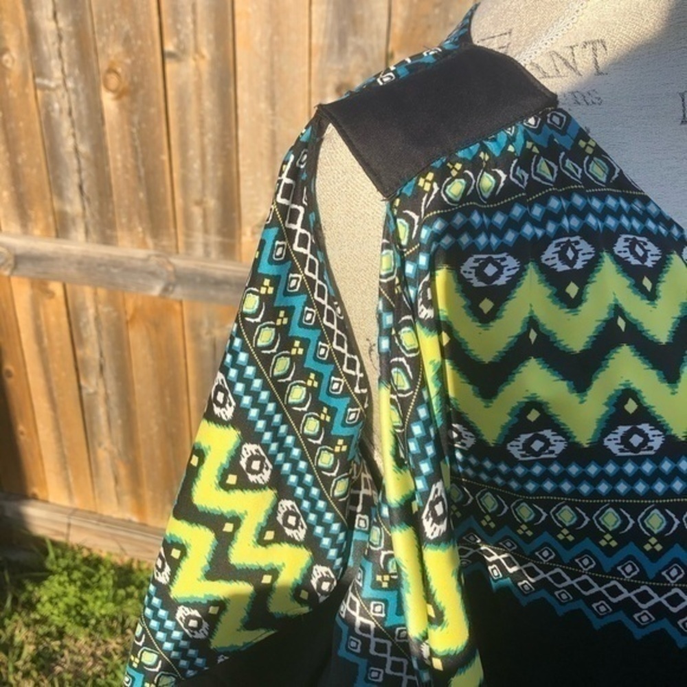 Beautiful Design Dress    GG1 - Picture 2 of 4